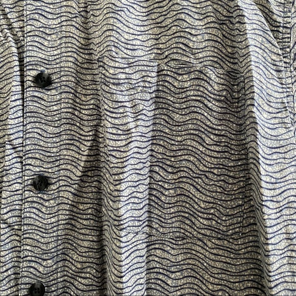 ROYAL ROBBINS • Short Sleeve Button Down Shirt - L - Picture 10 of 15